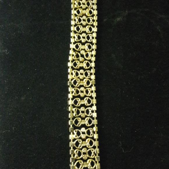 Gorgeous Green/Blue Rhinestones Gold Tone Bracelet - Picture 4 of 5